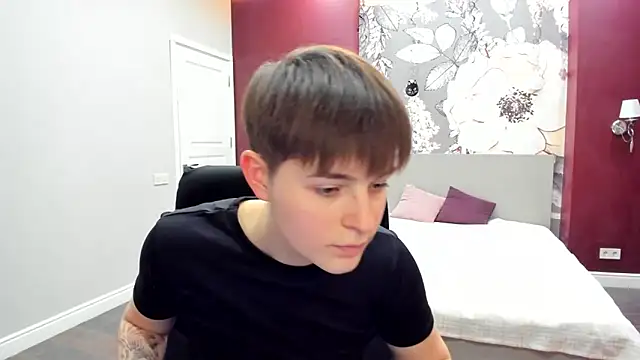 EmiliaYours online show from February 2026 06:23:02 PM