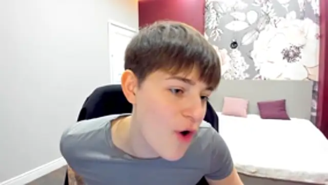 EmiliaYours online show from February 2026 03:20:01 PM