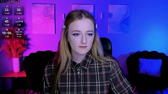 luna berryy online show from April 2026 08:06:02 PM