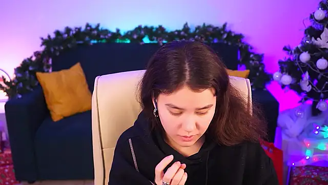 LeesaLee online show from December 2024 10:33:02 AM