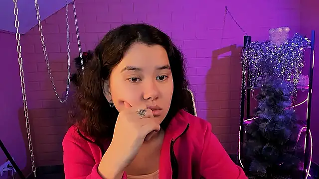 LeesaLee online show from December 2024 08:33:02 AM