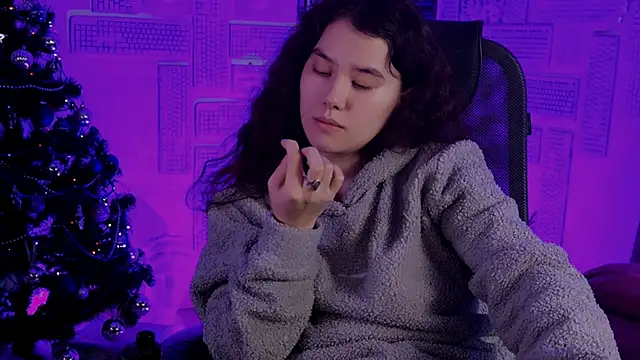 LeesaLee online show from December 2024 10:17:02 AM