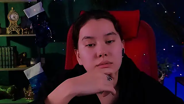 LeesaLee online show from December 2024 10:19:02 AM