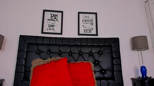 Snapshot of amberlitle chatting on November 2025 11:43:01 AM amberlitle online show from November 2025 11:43:01 AM