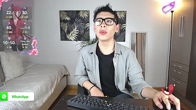 valentino Renato online show from December 2024 12:57:02 AM