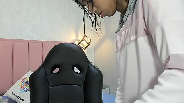 MAYROBERTSS online show from January 2025 12:35:01 PM