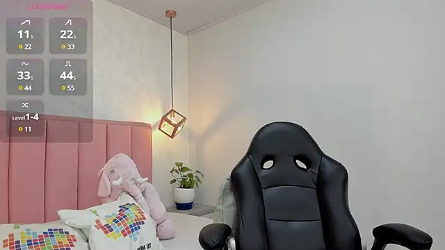 MAYROBERTSS online show from February 2025 12:05:02 PM