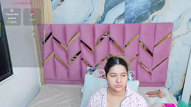 collegepawglovedaddy online show from November 2025 01:02:01 PM