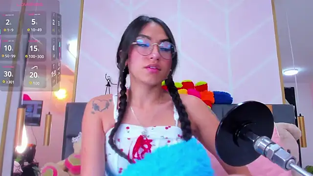 Snapshot of MadyJackson chatting on November 2025 11:32:01 AM MadyJackson online show from November 2025 11:32:01 AM