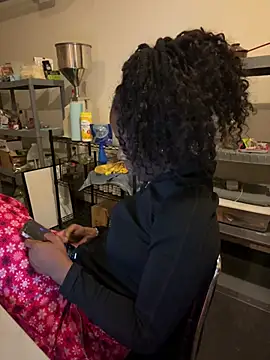 Snapshot of choclatepeaach chatting on January 2026 02:28:01 AM choclatepeaach online show from January 2026 02:28:01 AM