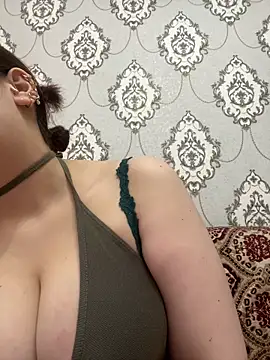 Snapshot of StormBeverly chatting on November 2025 09:55:02 AM StormBeverly online show from November 2025 09:55:02 AM