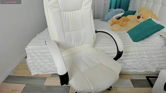 Snapshot of CooperAllana chatting on November 2025 07:51:01 AM CooperAllana online show from November 2025 07:51:01 AM