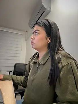 Snapshot of jennifer_oliveira chatting on December 2025 06:33:02 AM jennifer oliveira online show from December 2025 06:33:02 AM