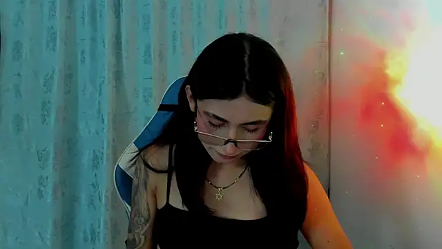 Camila TransGirl online show from December 2025 05:17:01 PM