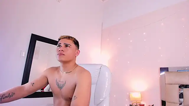 Snapshot of saraandstiven chatting on January 2025 07:22:01 AM saraandstiven online show from January 2025 07:22:01 AM