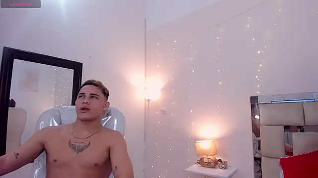 Snapshot of saraandstiven chatting on February 2025 08:15:02 AM saraandstiven online show from February 2025 08:15:02 AM