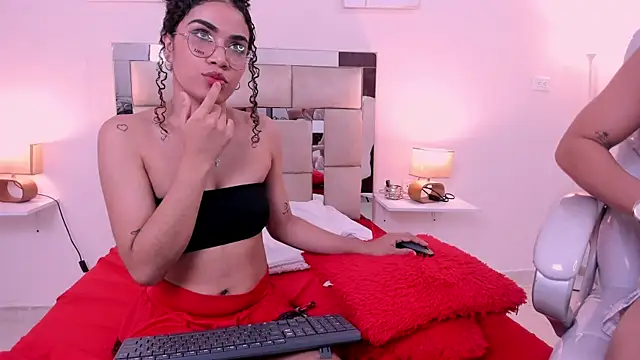 Snapshot of saraandstiven chatting on March 2025 09:14:01 AM saraandstiven online show from March 2025 09:14:01 AM