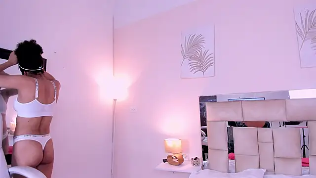 Snapshot of saraandstiven chatting on March 2025 06:30:01 AM saraandstiven online show from March 2025 06:30:01 AM