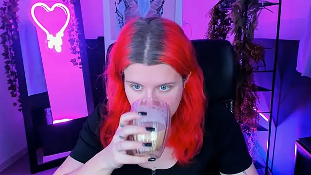 Snapshot of NielletaBlossom chatting on February 2025 05:10:02 AM NielletaBlossom online show from February 2025 05:10:02 AM