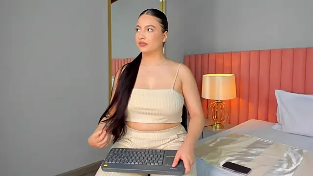 NathRossi online show from February 2025 11:16:01 PM