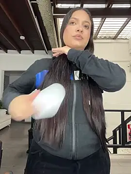 NathRossi online show from February 2025 09:36:01 PM