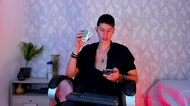 Snapshot of Dorianmistery2322_ chatting on January 2025 07:25:01 AM Dorianmistery2322 online show from January 2025 07:25:01 AM