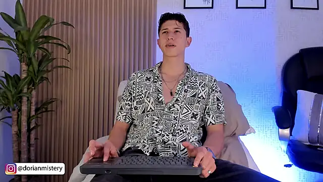 Snapshot of Dorianmistery2322_ chatting on September 2025 12:43:01 AM Dorianmistery2322 online show from September 2025 12:43:01 AM