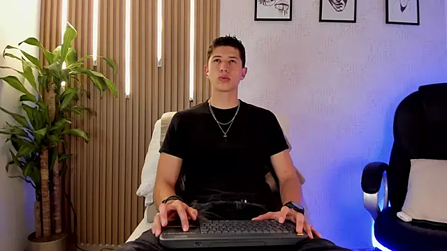 Snapshot of Dorianmistery2322_ chatting on December 2025 10:25:02 PM Dorianmistery2322 online show from December 2025 10:25:02 PM