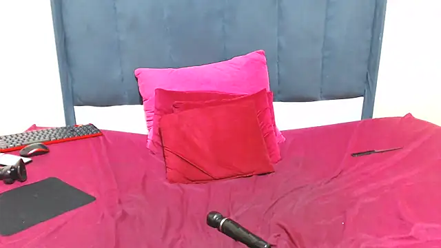 Snapshot of kittykhloe22 chatting on March 2025 08:43:02 PM kittykhloe22 online show from March 2025 08:43:02 PM