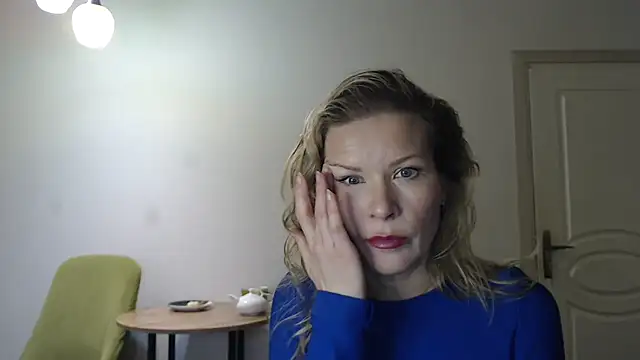 Juli julyyy online show from December 2024 12:13:02 PM