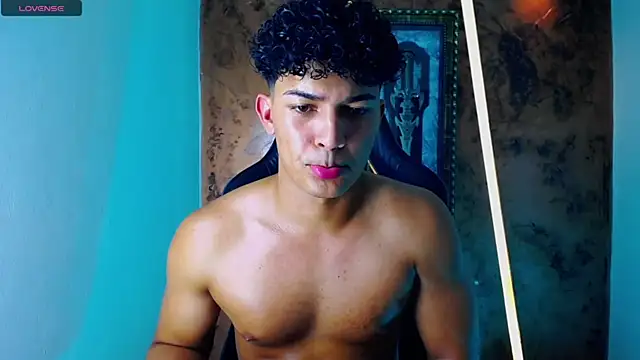jamescurli  online show from March 2025 01:51:01 PM