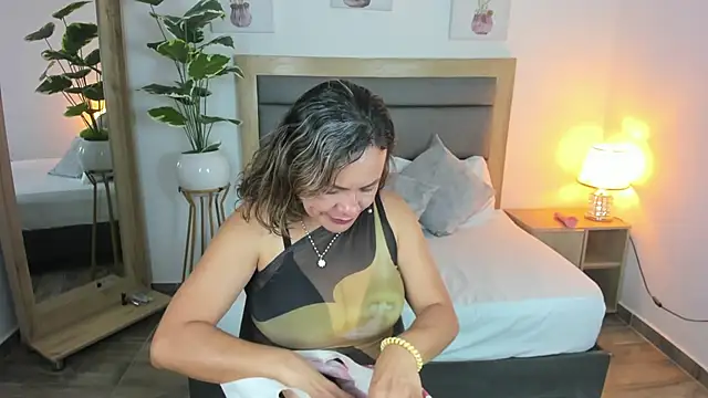 gipsela gomez online show from February 2025 06:43:01 PM