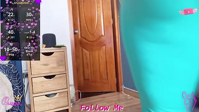 Snapshot of QueenYsuRey chatting on January 2026 03:05:01 PM QueenYsuRey online show from January 2026 03:05:01 PM