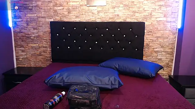 miacarperr1 online show from December 2024 11:34:02 PM