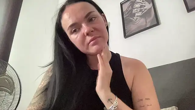 yorkshiregal online show from October 2025 07:43:01 AM