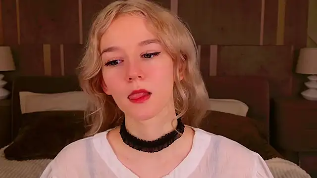 Snapshot of NaomiLoys chatting on February 2025 03:24:02 AM NaomiLoys online show from February 2025 03:24:02 AM