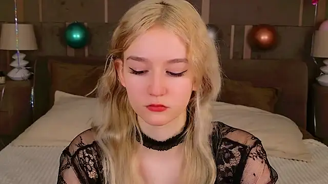 Snapshot of NaomiLoys chatting on February 2025 10:52:02 PM NaomiLoys online show from February 2025 10:52:02 PM