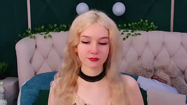 Snapshot of NaomiLoys chatting on February 2025 02:20:02 AM NaomiLoys online show from February 2025 02:20:02 AM