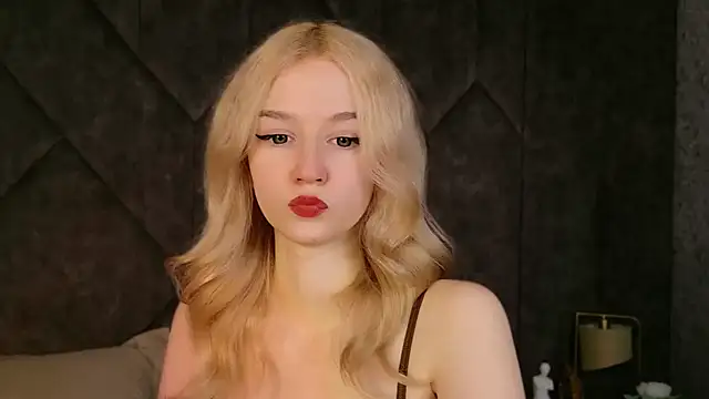 NaomiLoys online show from February 2026 10:56:01 AM