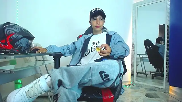 Zacktk7 online show from December 2024 06:30:02 PM