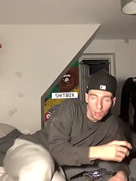 MikesWood21 online show from December 2024 01:26:02 AM