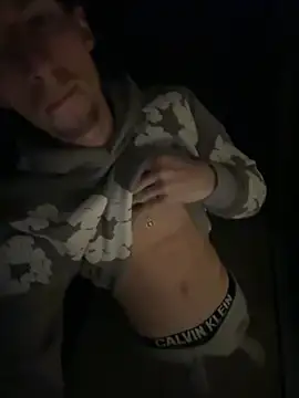 MikesWood21 online show from October 2025 11:25:01 PM