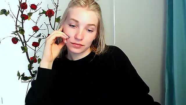 Snapshot of Queen_ofLove chatting on April 2026 01:16:02 PM Queen ofLove online show from April 2026 01:16:02 PM