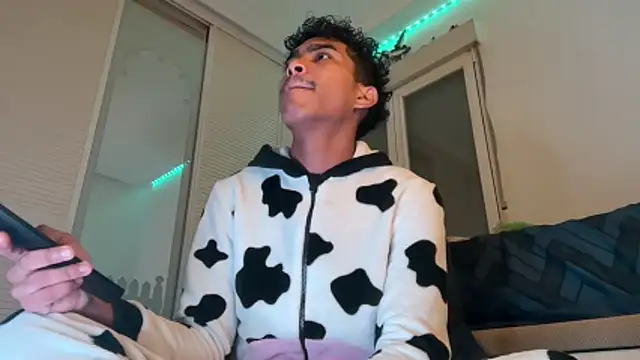 Snapshot of Ryan-hot chatting on November 2025 12:31:02 PM Ryan-hot online show from November 2025 12:31:02 PM