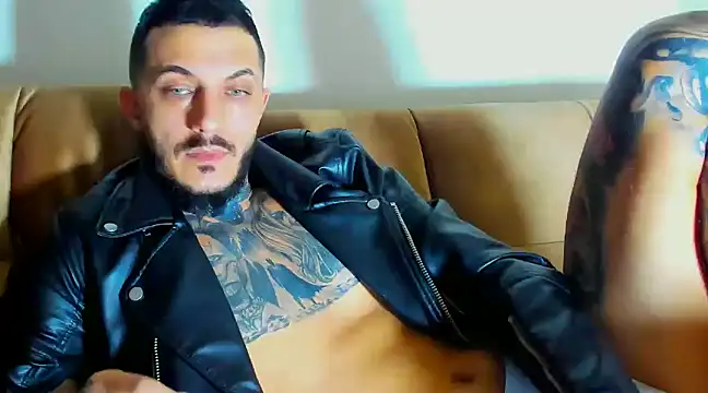 Snapshot of MentoXXL chatting on January 2025 04:59:01 PM MentoXXL online show from January 2025 04:59:01 PM