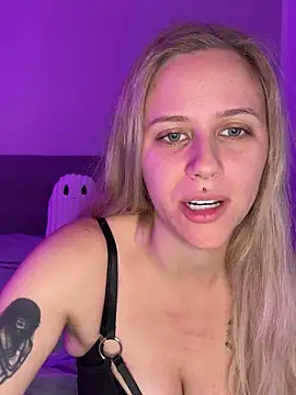 Snapshot of lunawolf21 chatting on October 2025 06:57:01 AM lunawolf21 online show from October 2025 06:57:01 AM