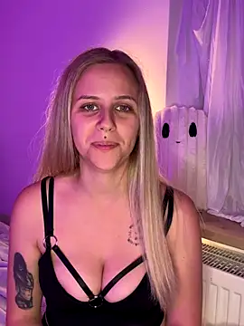 Snapshot of lunawolf21 chatting on October 2025 05:30:01 PM lunawolf21 online show from October 2025 05:30:01 PM