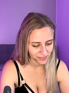 Snapshot of lunawolf21 chatting on November 2025 07:30:02 AM lunawolf21 online show from November 2025 07:30:02 AM