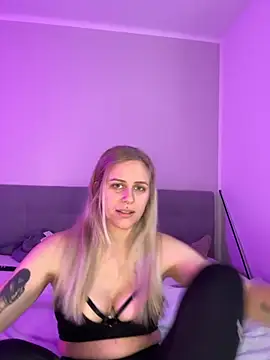 Snapshot of lunawolf21 chatting on November 2025 07:40:01 AM lunawolf21 online show from November 2025 07:40:01 AM