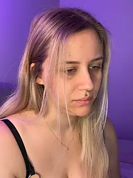 lunawolf21 online show from February 2026 07:25:02 AM